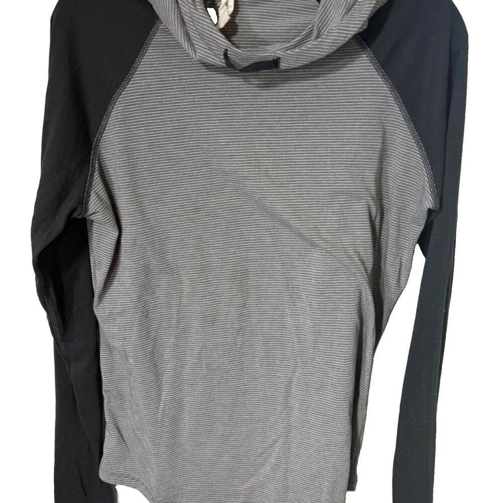 Under Armour Women's Grey Black Striped Light Weight Long Sleeve Hoodie